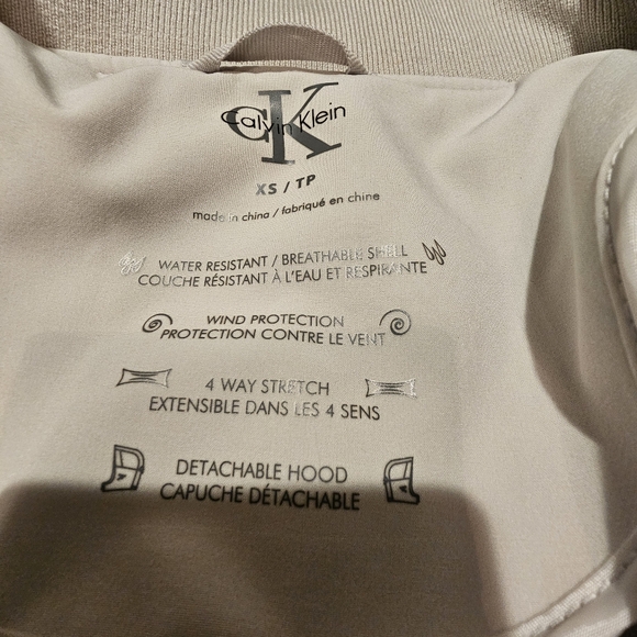 Women's trench coat - Picture 3 of 3